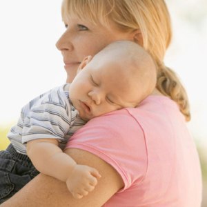 mom-holding-sleeping-baby-photo-420x420-ts-78319026